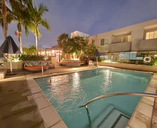 West Hollywood Sober Living Home - Synergy Recovery in Los Angeles, CA | Detox Residential PHP IOP Sober living in CA