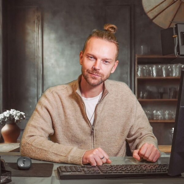 man, desk, computer, adult, blond, pc, desktop, studio, study, studying, learning, typing, working, office, work, business, online, technology, handsome, male, internet